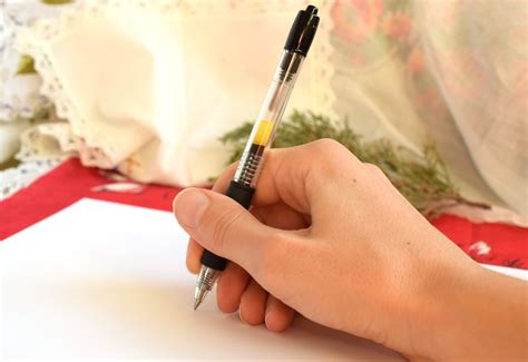 how to hold a calligraphy pen and the importance of posture in art